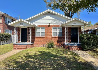2555 Myra Street - Photo 1