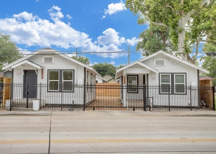 6109 N Main St - Photo 1