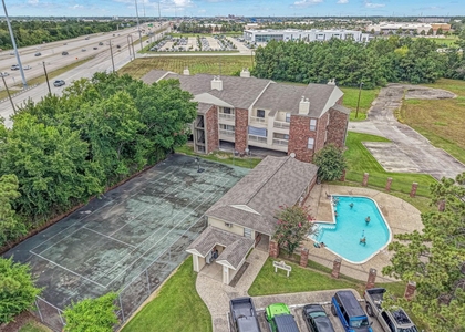 2501 Gulf Freeway - Photo 1