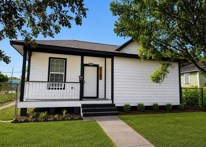 5403 Ave Q 1/2 - Photo 1