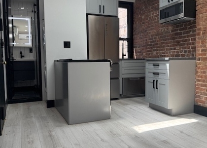 West 52 Street - Photo 1