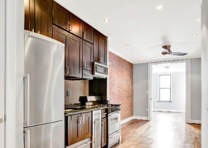 West 52 Street - Photo 1