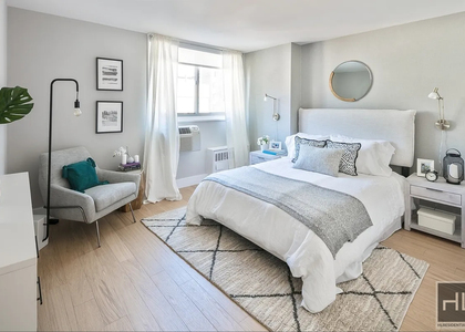 2 Avenue - Photo 1