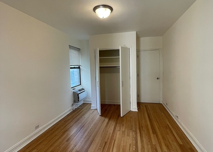 East 46 Street - Photo 1