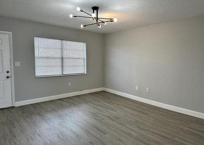 110 Se 7th Street - Photo 1