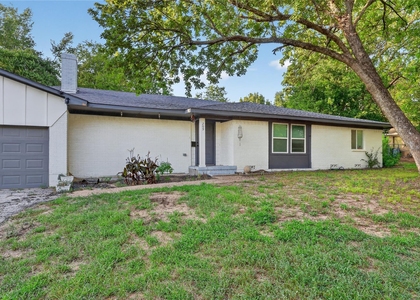 209 W 9th Street - Photo 1