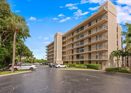 21 Royal Palm Way - Photo 1