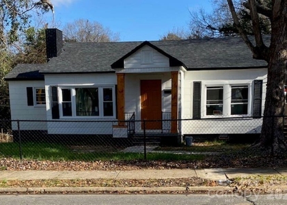 808 Weldon Street N - Photo 1