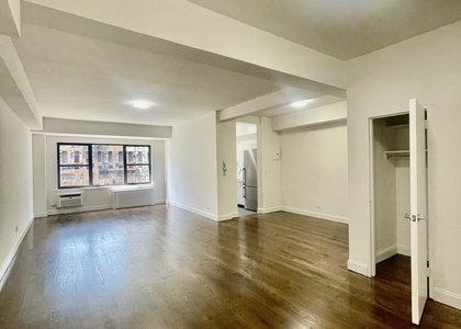  East 57th Street / 3rd Avenue - Photo 1