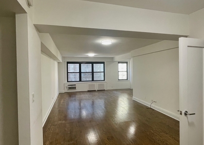  East 57th Street / 3rd Avenue - Photo 1