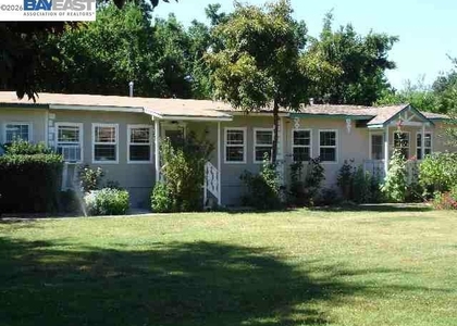 663 Rose Ave - Photo 1