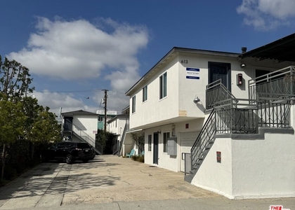 613 S Prairie Avenue - Photo 1
