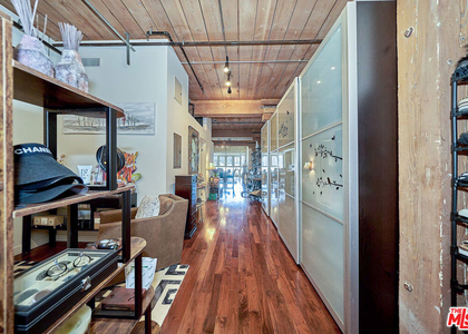 530 S Hewitt Street - Photo 1