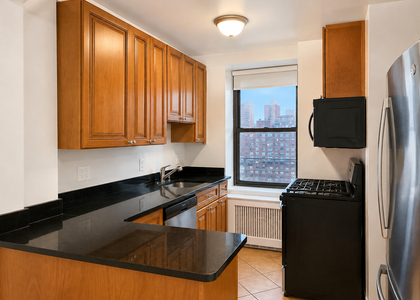 3 bed  Columbus Avenue - Photo 1