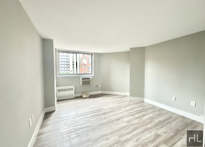 Second Avenue - Photo 1