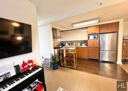 West 42nd Street - Photo 1