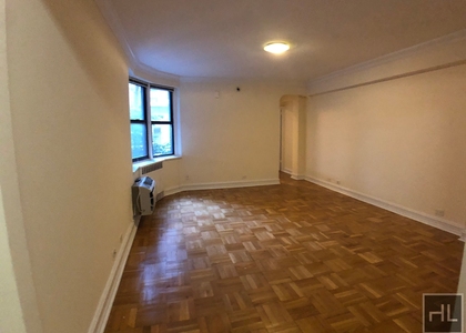 York Avenue - Photo 1