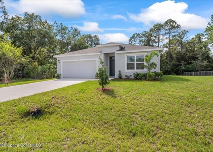 566 Rembrandt Street Se - Photo 1