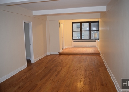 East 56 Street - Photo 1