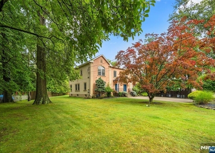 385 Livingston - Photo 1