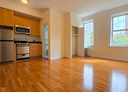 West 13 Street - Photo 1