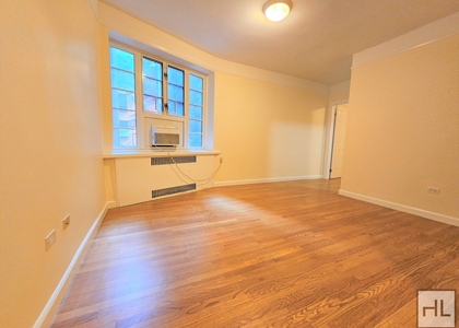 Jane St - Photo 1