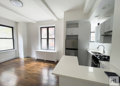 East 46 Street - Photo 1