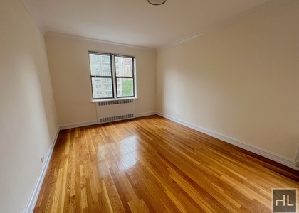 York Avenue - Photo 1