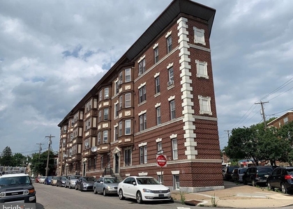 530 W King Street - Photo 1