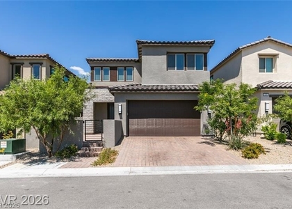 109 Medianoche Street - Photo 1