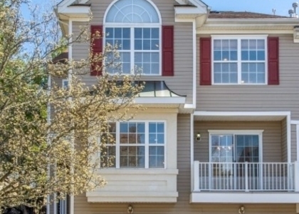 102 Lakeview Ct - Photo 1