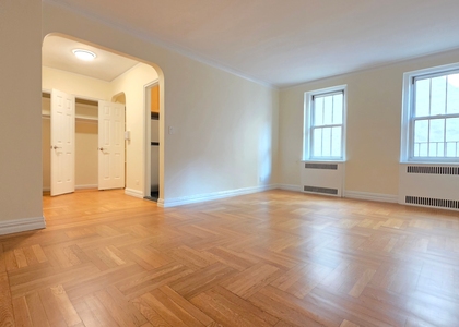 Jane St - Photo 1