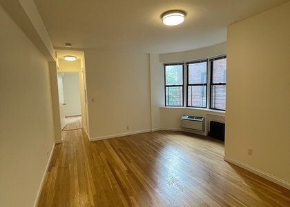 York Avenue - Photo 1