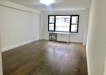East 56 Street - Photo 1