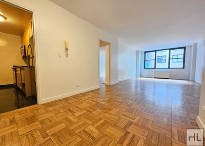 East 49 Street - Photo 1