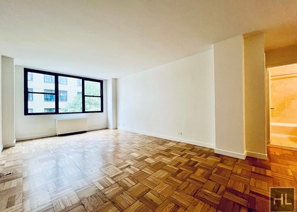East 49 Street - Photo 1