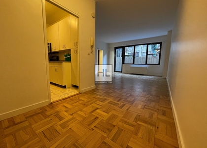 East 49 Street - Photo 1