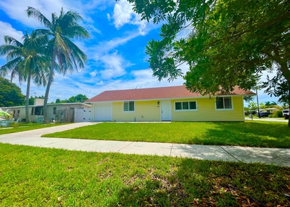 5216 Ne 20th Avenue - Photo 1