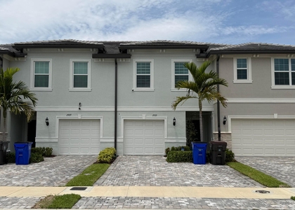 2933 Olivia Avenue - Photo 1