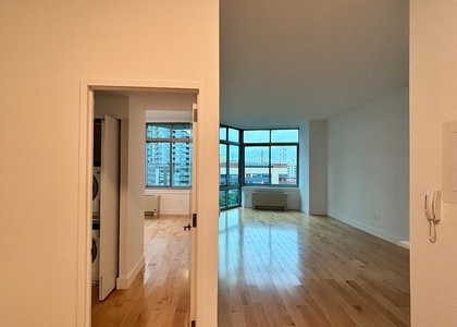 Center Boulevard - Photo 1