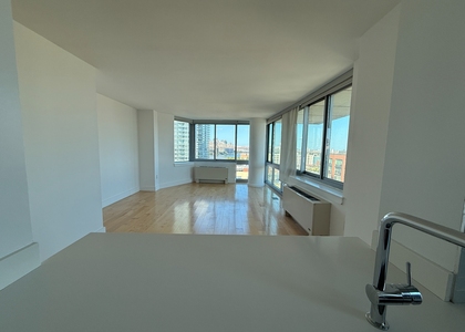 Center Boulevard - Photo 1