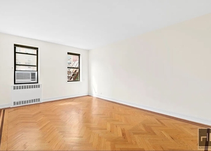York Avenue - Photo 1