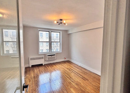 East 58 Street - Photo 1