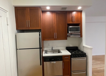 York Avenue - Photo 1