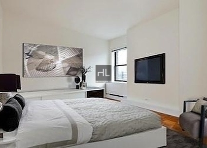 West 34th Street - Photo 1
