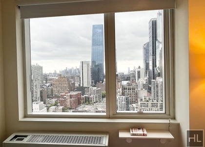 West 42nd Street - Photo 1