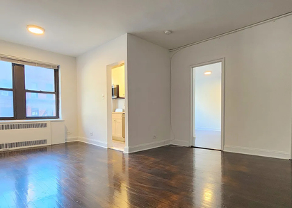 East 55 Street - Photo 1