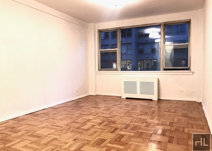 East 55 Street - Photo 1