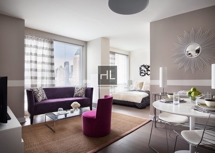 West 42nd Street - Photo 1