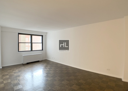 E 16 St - Photo 1